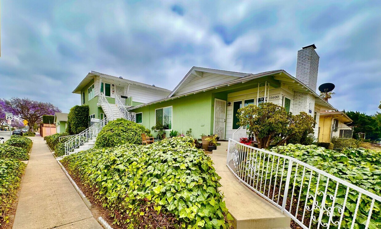 Primary Photo - 11600 Crenshaw Blvd