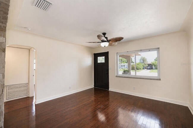 Foto del edificio - 520 83rd Ave N
