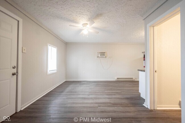 Foto del edificio - 2142 W US Hwy 40