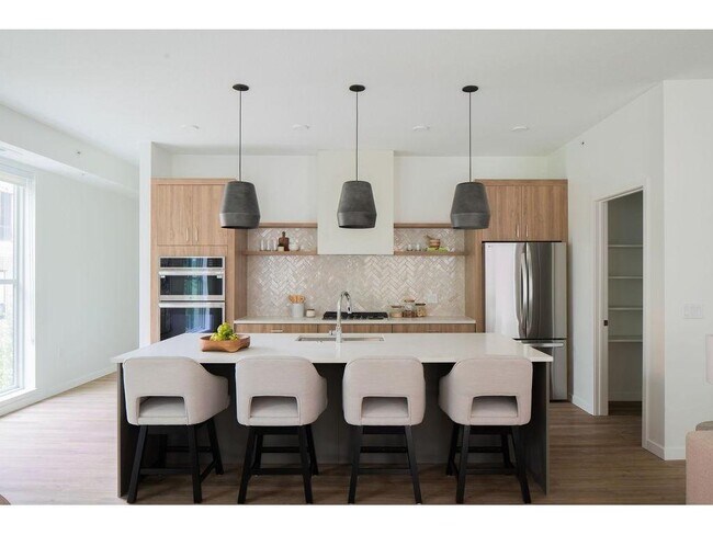 Foto del edificio - 100 West Dr