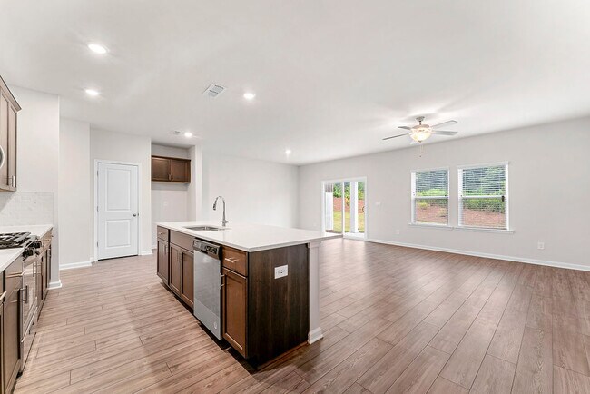 Building Photo - 1040 Sunny Lk Dr
