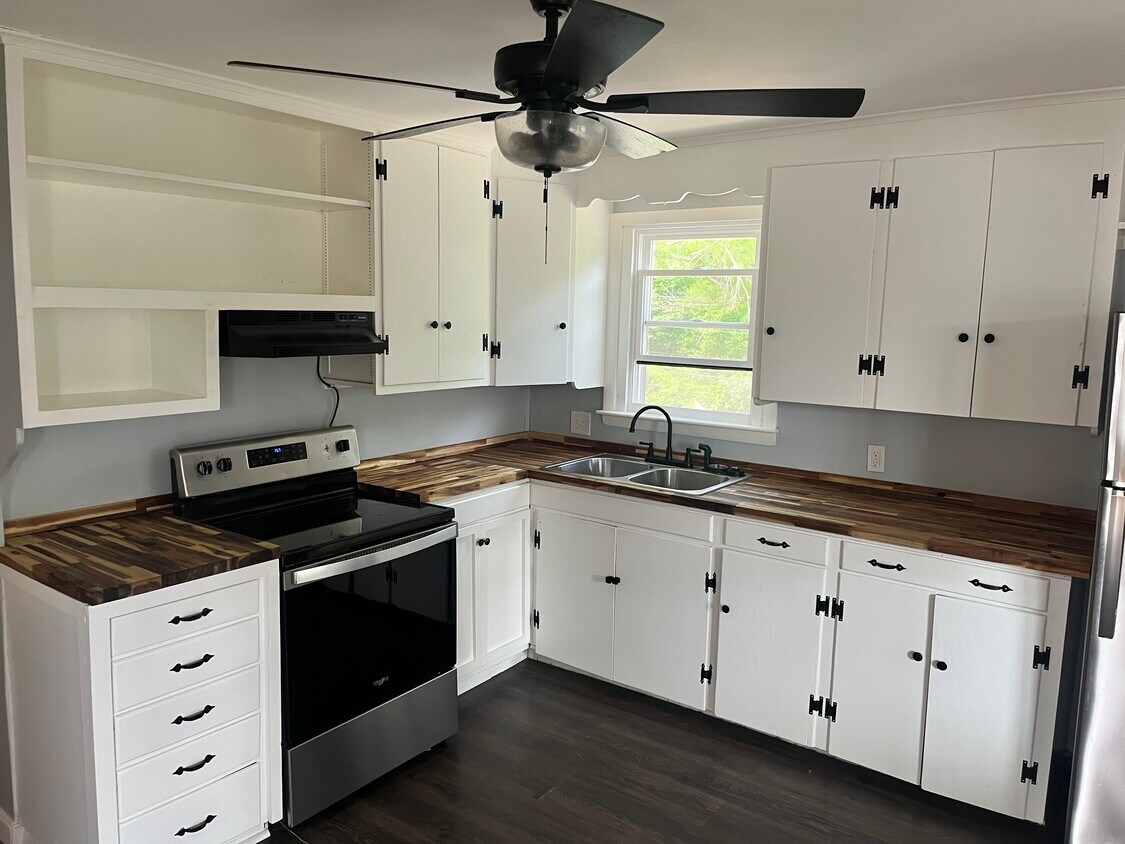 Kitchen - 176 Pleasant St