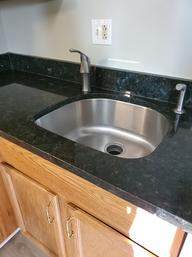 Kitchen - Astor Court Apartments