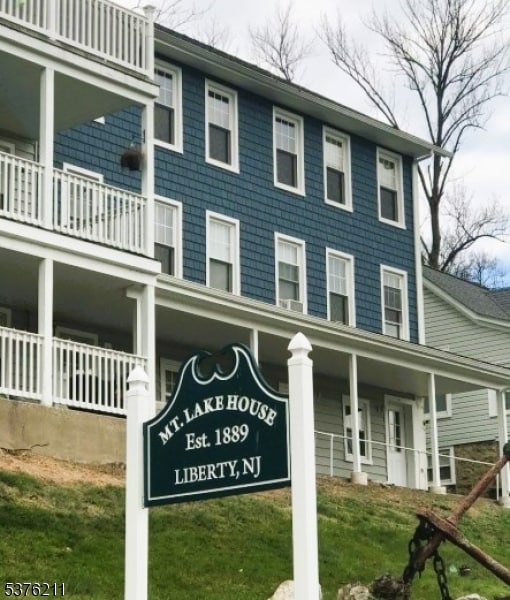 Primary Photo - 144 Lakeside Dr W