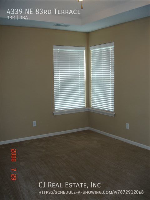 Foto del edificio - 4339 NE 83rd Terrace