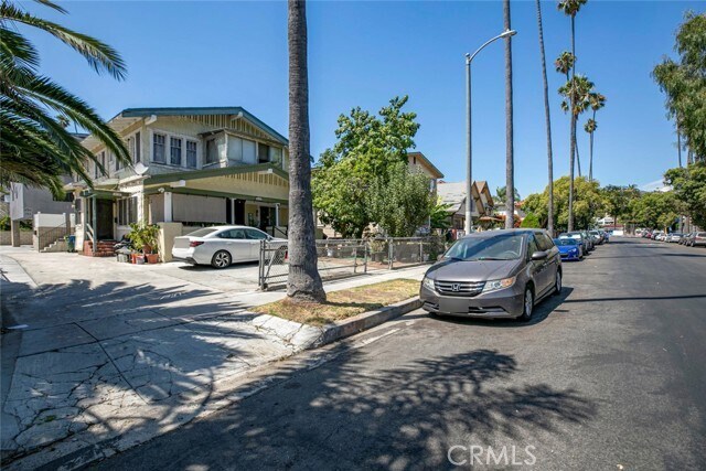 Foto del edificio - 1615 Winona Blvd