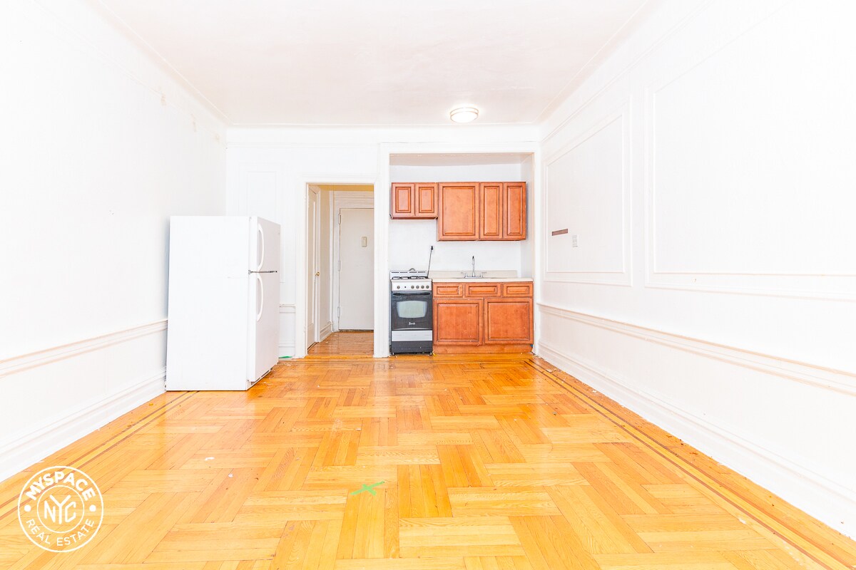 Primary Photo - 377 Montgomery St