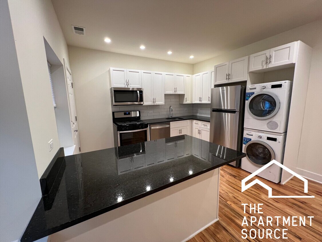 Foto principal - 3230 N Clark St