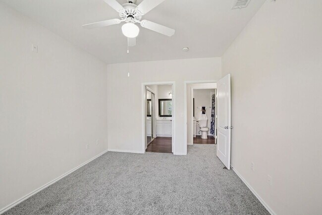 Foto del edificio - South Garrison Road, Corinth, TX 76210 - 2 BR 2 BA condo