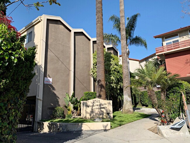 Foto del edificio - 1521 E Windsor Rd