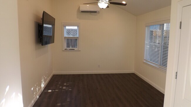 Building Photo - 926 Hummingbird Dr