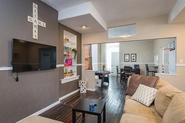 Building Photo - 2148 Allen Ave