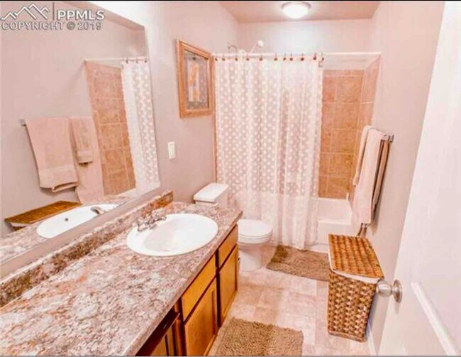 7756 Crestone Peak Trail Colorado Springs, CO 80924 Alquileres en