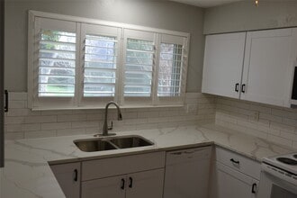 Building Photo - 7410 Crystalglen Dr