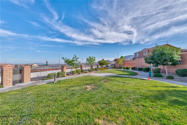 Foto del edificio - 6434 Spring Jog St