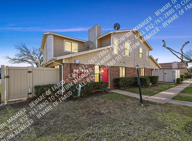 Building Photo - Lovely Renovated Townhome In Carrollton!