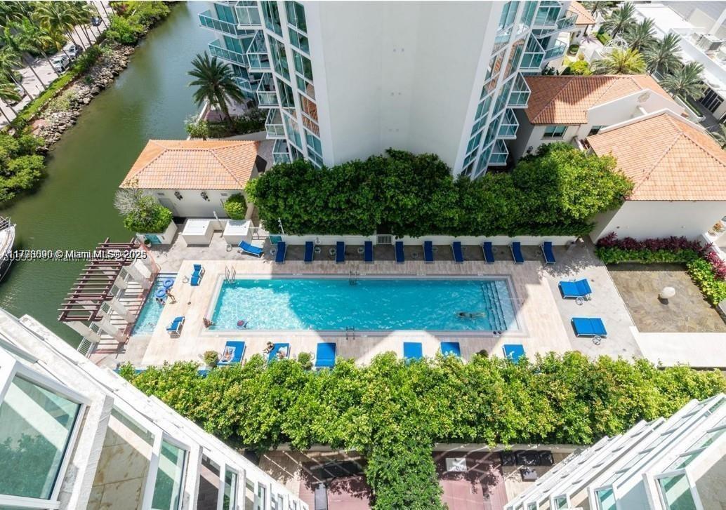 Primary Photo - 250 Sunny Isles Blvd