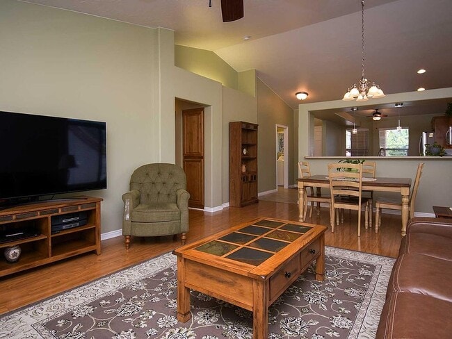 Building Photo - 4207 S Kiva Hill Dr
