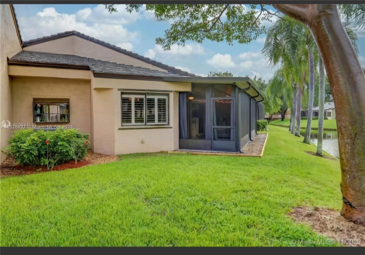 Primary Photo - 9423 Chelsea Dr N
