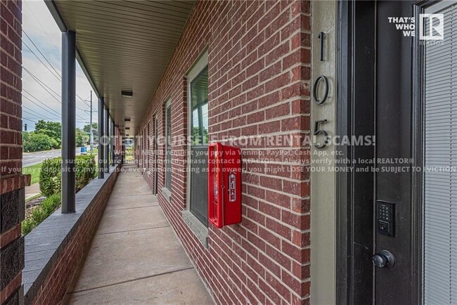 Building Photo - 1115 N Leverett Ave