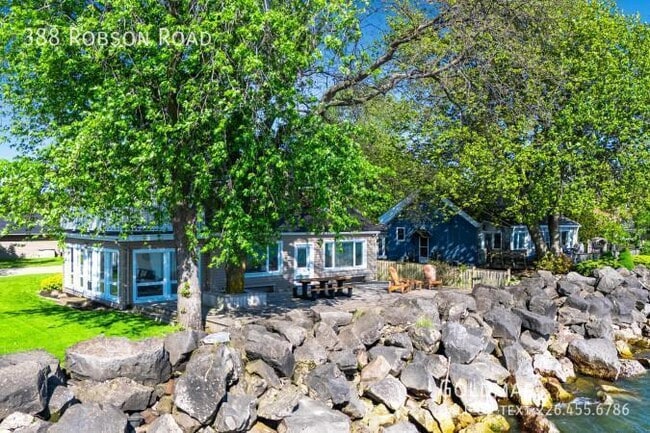 Building Photo - Stunning Short term rental on the water wi...