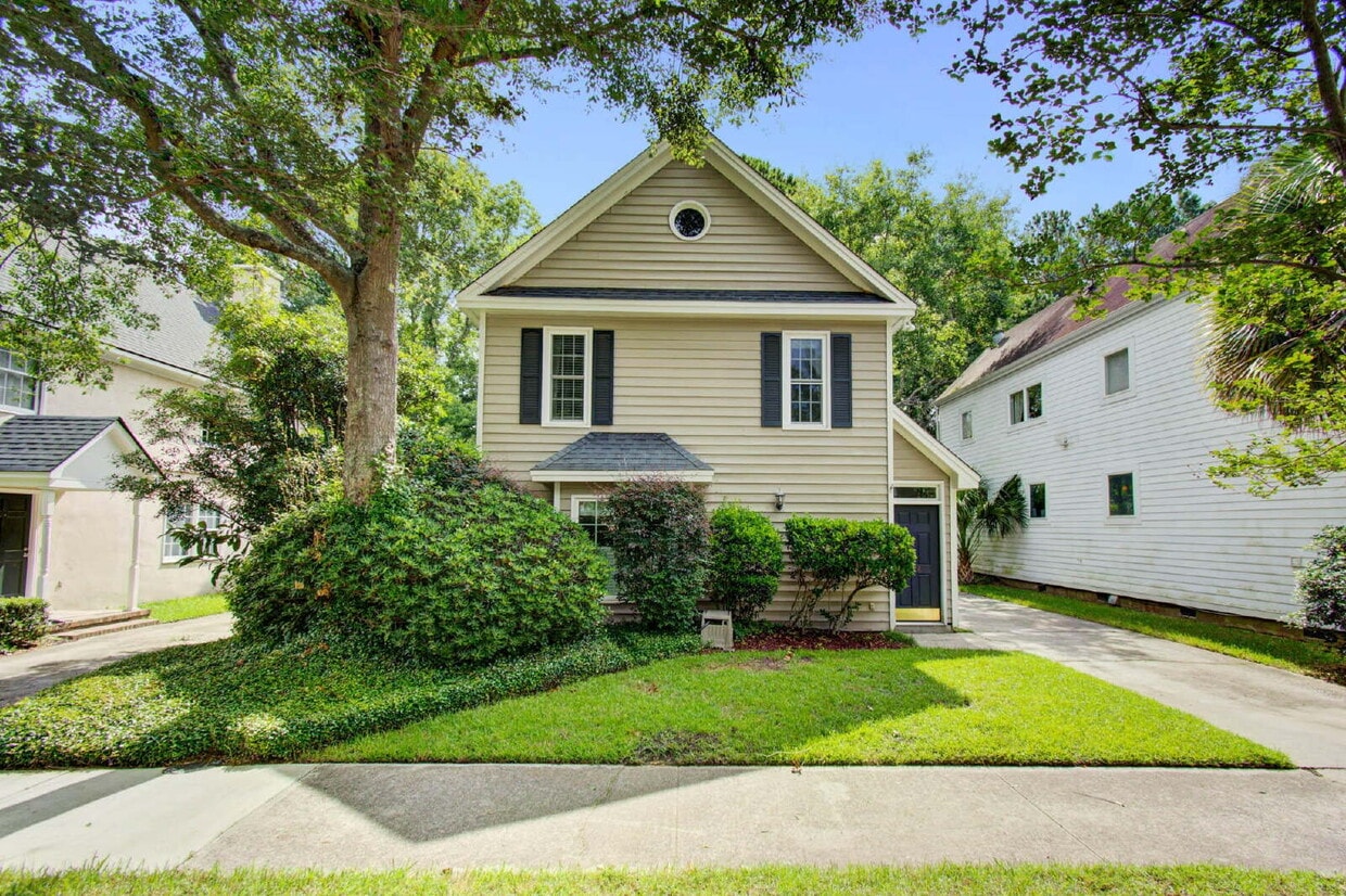 Photo - 978 Governors Road - Available Now!