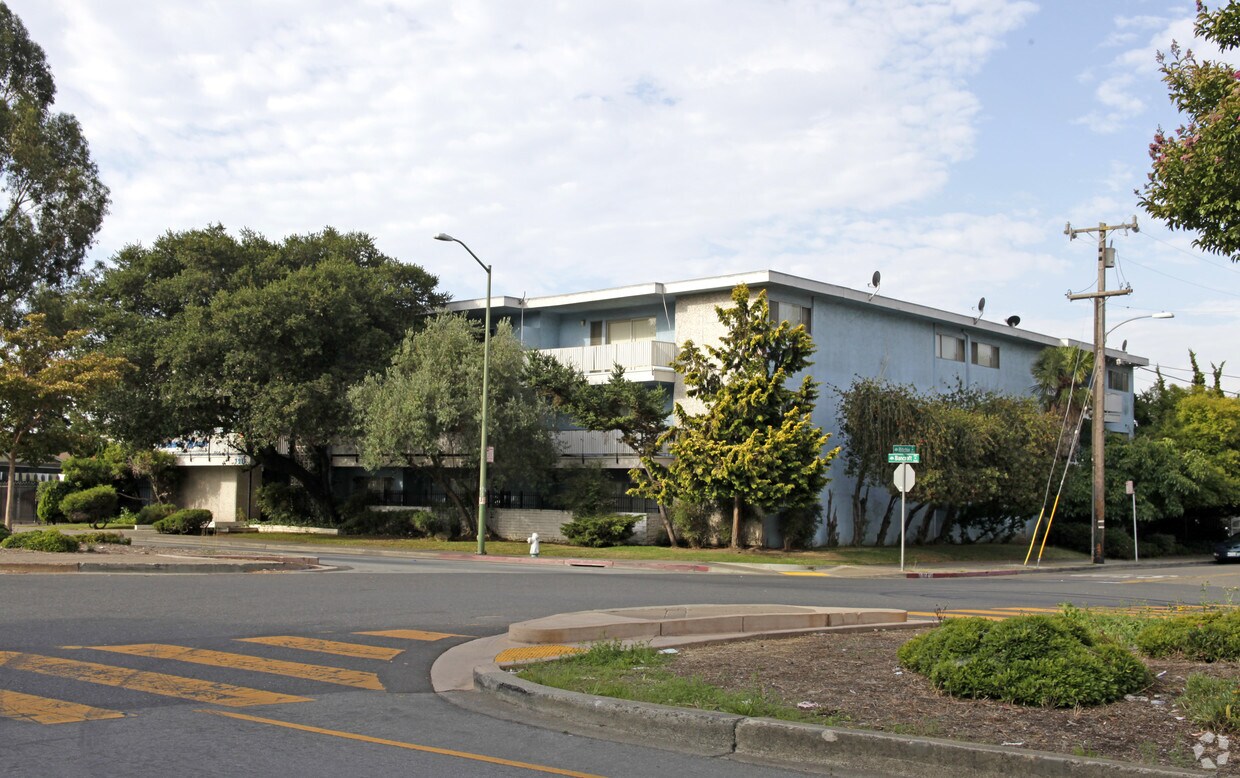Building Photo - Parkway Manor Apartments