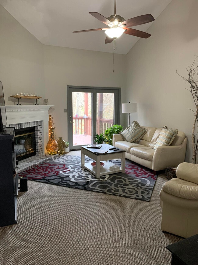 Foto del edificio - 109 Hollyridge Ln