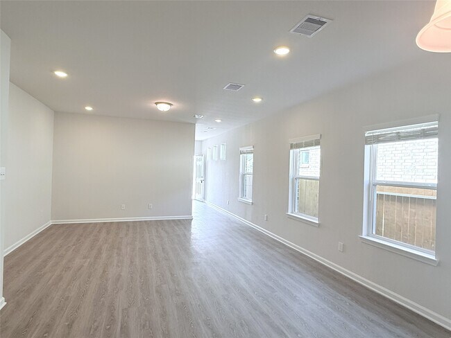 Building Photo - 10260 Badger Run Ln