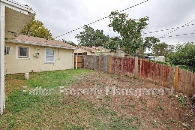 Foto del edificio - 2419 Poplar St