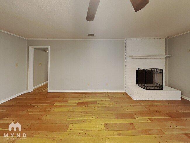 Building Photo - 561 McElroy Rd