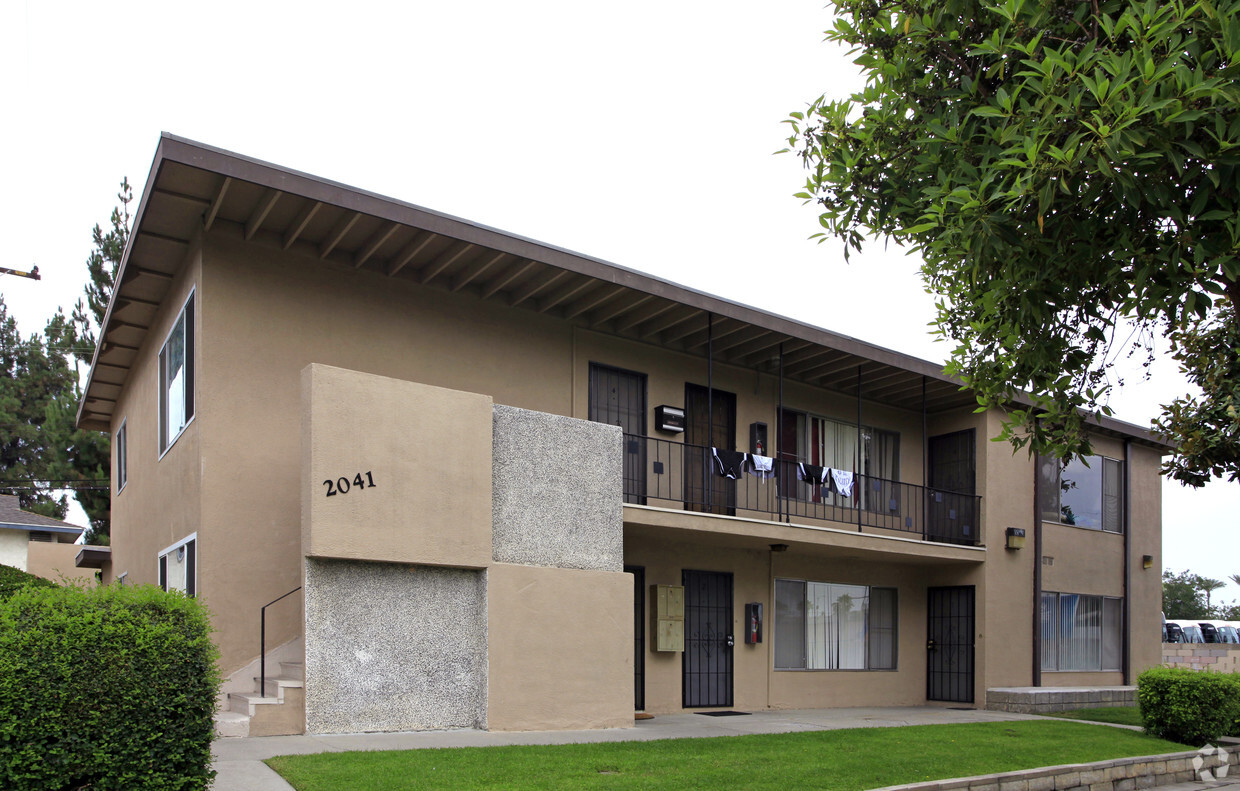 Building Photo - 2041 S Spinnaker St