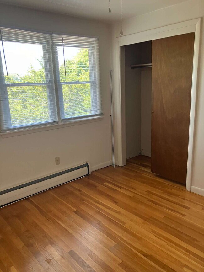 Foto del edificio - 3 bedroom 1900 sq ft house for rent in Fai...