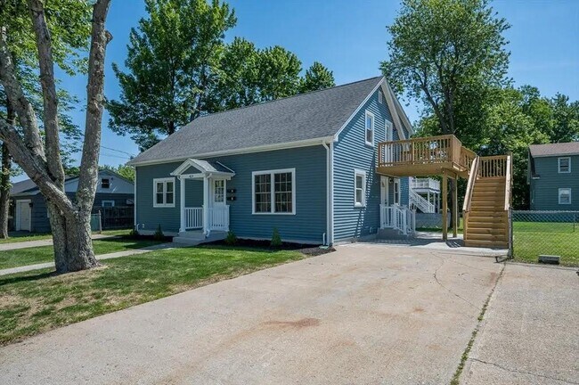 Unit 2, Upstairs - 459 Oak Hill Rd