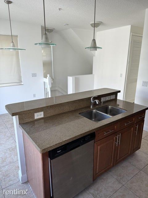 Foto del edificio - 3 br, 3.5 bath House - 645 NW 38th Cir