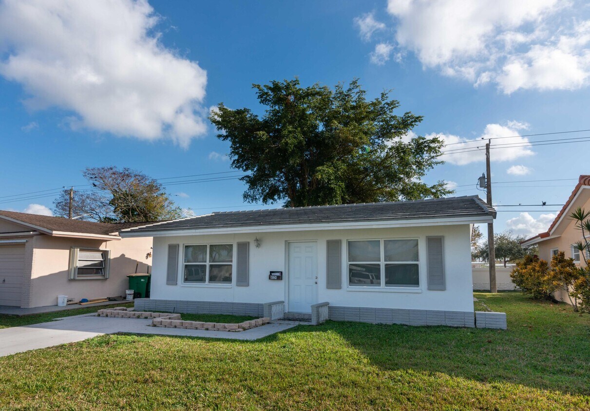 Foto principal - 8524 NW 57th Ct