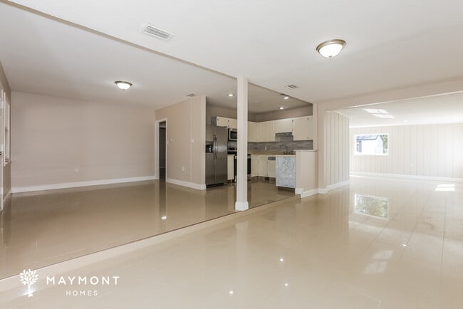 Building Photo - 1328 Divot Ln