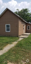 Building Photo - 522 N Maple St