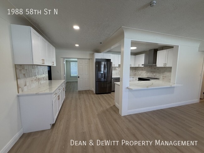 Building Photo - 4 Bed/3 Bath