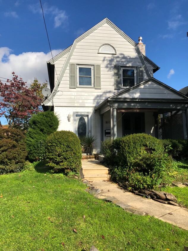 Nice home - 221 Rock Glen Rd