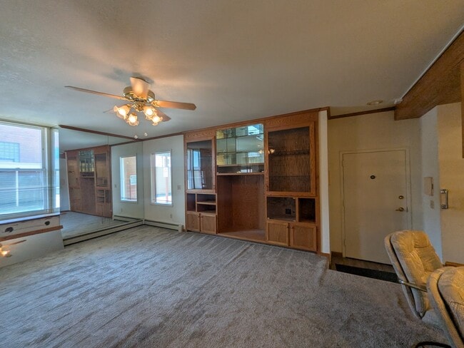 Building Photo - 1000 Fountain Terrace Dr
