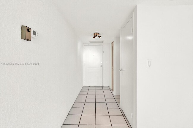 Foto del edificio - 3625 N Country Club Dr