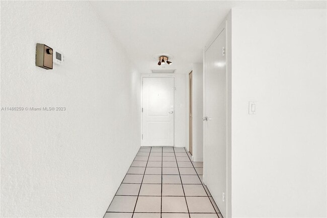 Building Photo - 3625 N Country Club Dr