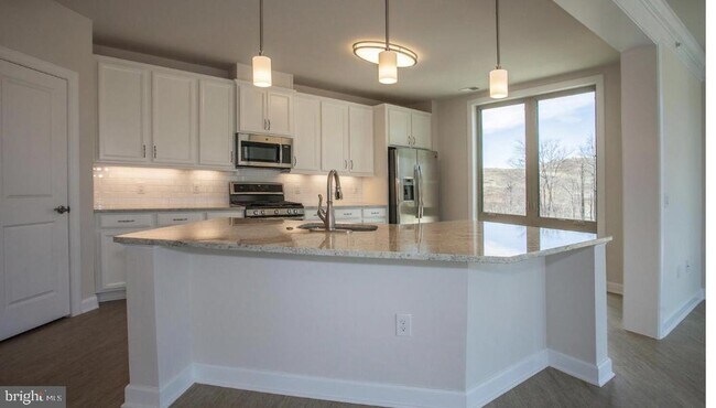 Foto del edificio - 6104 Fairview Farm Dr