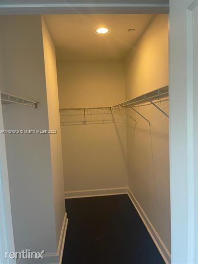 Building Photo - 3 br, 3.5 bath House - 609 NE 28th St Unit...