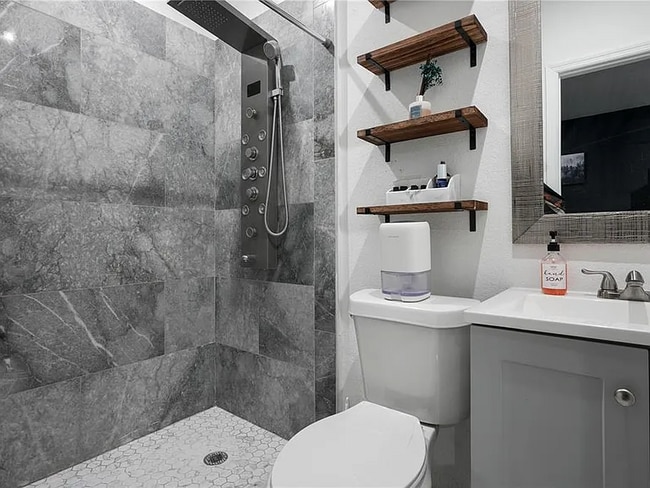 Building Photo - 4501 Bray Rd