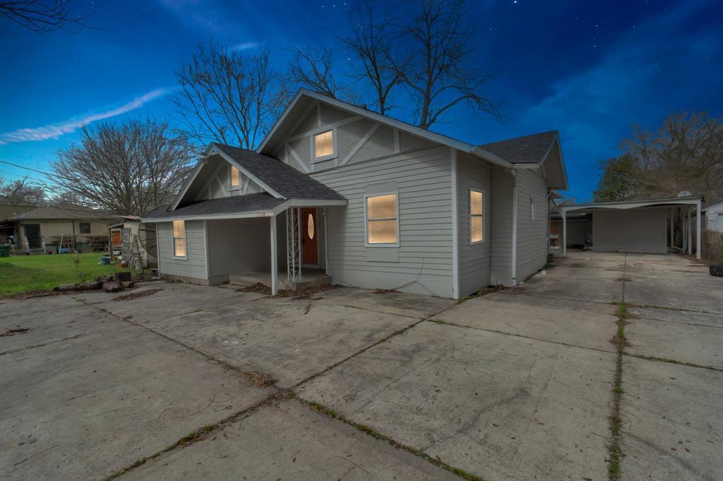 Primary Photo - 2315 Deutser St