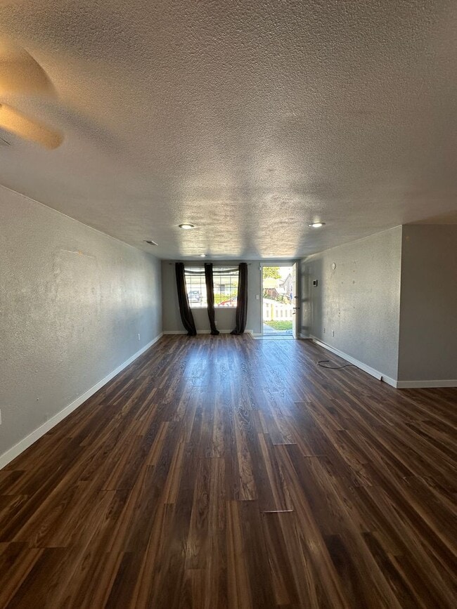 Building Photo - 3 bed, 2 bath Richland