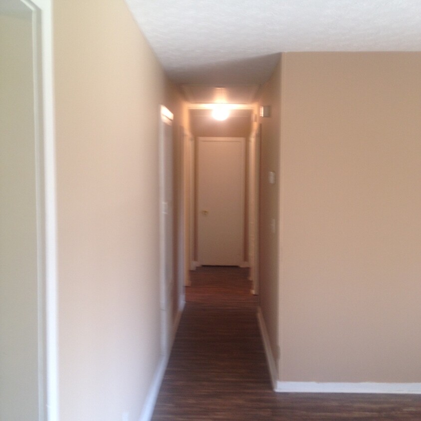 Foto principal - **UPCOMING**3 Bedroom / 1 1/2 Bathroom - H...