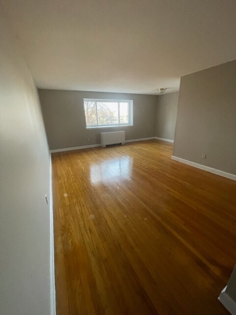 Foto del edificio - 484 Tolland St